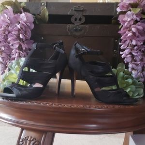 Black Vince Camuto heels